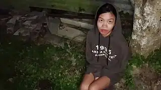 Evsiz Asyalı kızın yüzü tıraş edilecek ve ona iyi davranılacak.